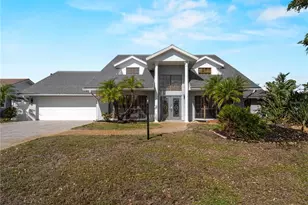 318 Oakwood Cir, Englewood, FL 34223 - Photo 5