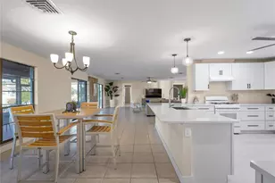 318 Oakwood Cir, Englewood, FL 34223 - Photo 23