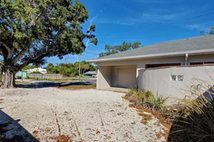 229 S Quincy Rd, Venice, FL 34293 - Photo 3