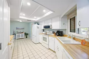 426 Pendleton Dr, Venice, FL 34292 - Photo 13