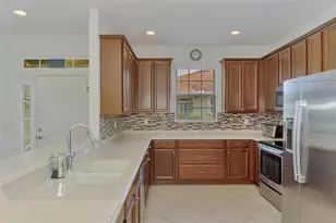 371 Capulet Dr, Venice, FL 34292 - Photo 5