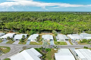 35 Castle Dr, Nokomis, FL 34275 - Photo 3