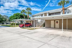 402 Laurel Lake Dr, Venice, FL 34292 - Photo 5