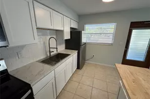 215 Park Blvd S, Venice, FL 34285 - Photo 5