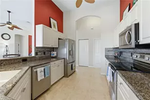 677 Lakescene Dr, Venice, FL 34293 - Photo 13