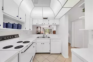 454 Cerromar Rd, Venice, FL 34293 - Photo 15