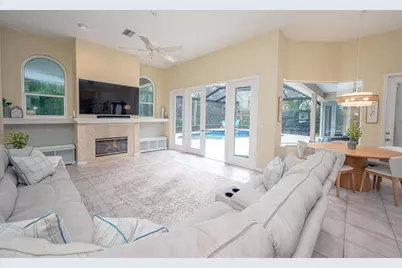 8432 Woodbriar Drive, Sarasota, FL 34238 - Photo 15