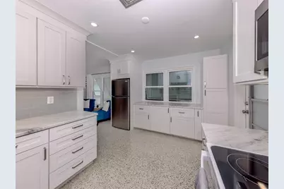 825 Nokomis Avenue S, Venice, FL 34285 - Photo 13