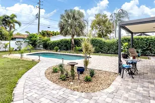 825 Nokomis Ave S, Venice, FL 34285 - Photo 23