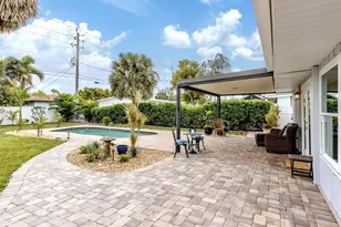 825 Nokomis Ave S, Venice, FL 34285 - Photo 21