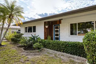 2242 Sunnyside Ln, Sarasota, FL 34239 - Photo 5