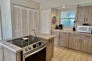 714 Harrington Lake Dr S, Venice, FL 34293 - Photo 9