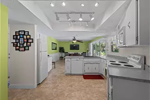 424 Baycrest Dr, Venice, FL 34285 - Photo 7