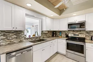 402 Circlewood Dr, Venice, FL 34293 - Photo 13