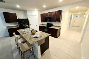 12021 Gillingham Harbor Ln, Gibsonton, FL 33534 - Photo 5