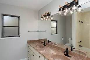 593 S Moon Dr, Venice, FL 34292 - Photo 35