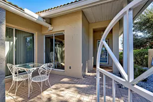 1275 Berkshire Cir, Venice, FL 34292 - Photo 5