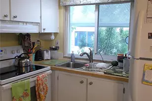 467 Boxwood Dr, Venice, FL 34285 - Photo 5