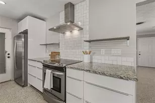 2532 Siesta Dr, Sarasota, FL 34239 - Photo 17