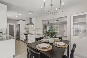 2532 Siesta Dr, Sarasota, FL 34239 - Photo 23