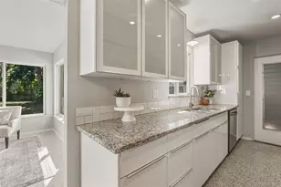 2532 Siesta Dr, Sarasota, FL 34239 - Photo 15