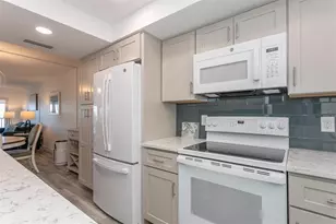 633 Alhambra Rd, Venice, FL 34285 - Photo 17