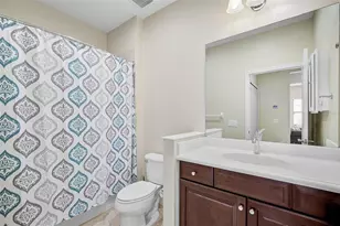 21605 Avon Park Ct, Venice, FL 34293 - Photo 9