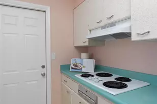 2622 Bigelow Dr, Sarasota, FL 34239 - Photo 15