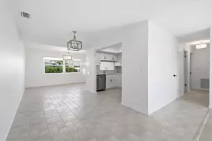 1023 Beach Manor Cir, Venice, FL 34285 - Photo 11
