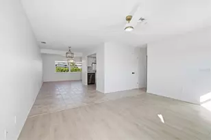 1023 Beach Manor Cir, Venice, FL 34285 - Photo 7