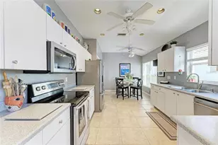 3907 Alamanda Dr, Sarasota, FL 34238 - Photo 9