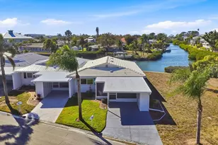 621 Fair Winds Dr, Nokomis, FL 34275 - Photo 1