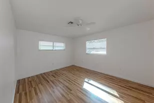 1215 Mango Ave, Venice, FL 34285 - Photo 13