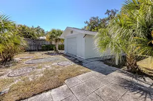325 Palmetto Rd W, Nokomis, FL 34275 - Photo 25