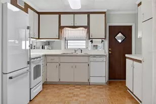 703 S Green Cir, Venice, FL 34285 - Photo 17