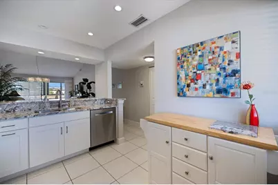 668 Bird Bay Circle #17, Venice, FL 34285 - Photo 5