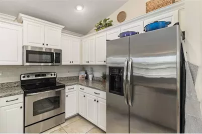 6404 Autumn Woods Way, Sarasota, FL 34243 - Photo 9