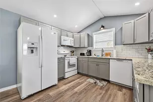 204 Crown Point Dr, Nokomis, FL 34275 - Photo 17