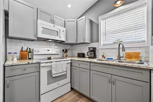 204 Crown Point Dr, Nokomis, FL 34275 - Photo 19