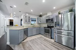 1627 Del Monte Ct, Venice, FL 34293 - Photo 13