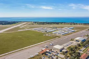 217 Airport Ave W, Venice, FL 34285 - Photo 35