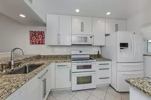 435 Cerromar Ln, Venice, FL 34293 - Photo 3