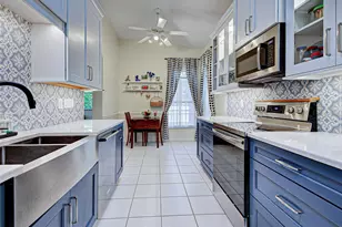 251 Vista Del Lago Way, Venice, FL 34292 - Photo 9