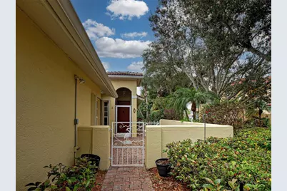 251 Vista Del Lago Way, Venice, FL 34292 - Photo 3