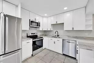 1697 Brookhouse Cir, Sarasota, FL 34231 - Photo 9