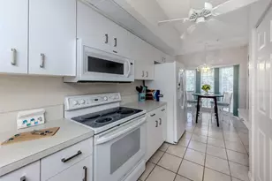 406 Laurel Lake Dr, Venice, FL 34292 - Photo 11