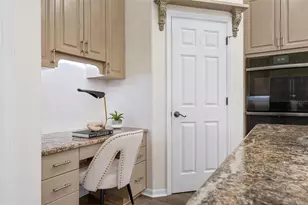 422 Wincanton Pl, Venice, FL 34293 - Photo 15