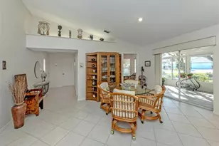 575 Clubside Cir, Venice, FL 34293 - Photo 5