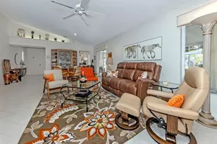 575 Clubside Cir, Venice, FL 34293 - Photo 9