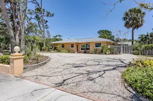 337 Harbor Dr S, Venice, FL 34285 - Photo 1